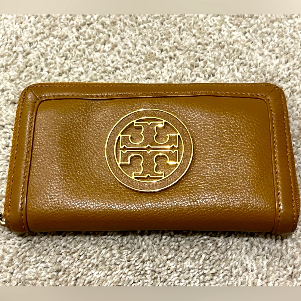 Tory Burch Zip Wallet